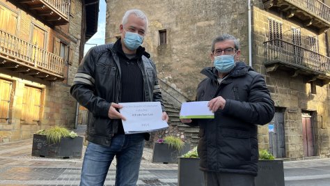 Argazki lehiaketako txapeldunari saria eman zaio