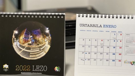 Continúa el reparto de los calendarios de mesa