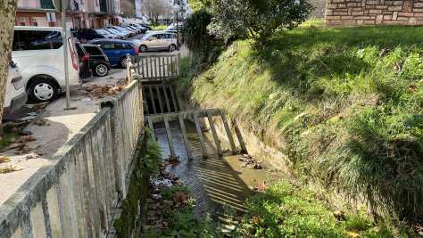 Comienzan las obras para eliminar la cobertura del rio Olazar a su paso por la calle Eugenio de Ochoa y naturalizar el entorno