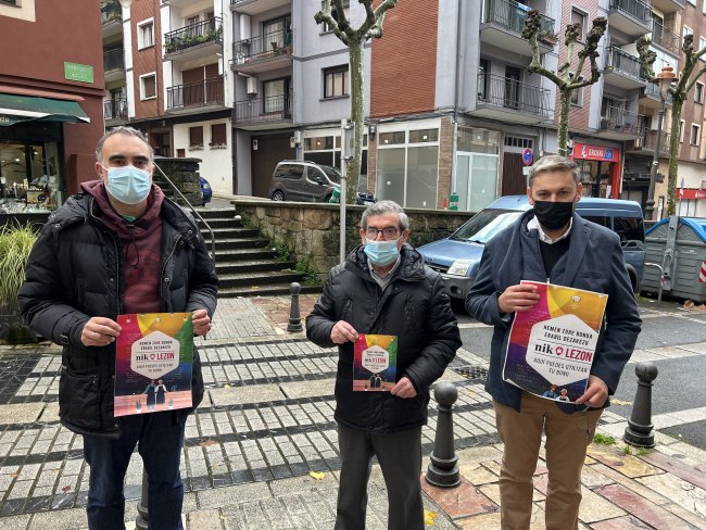 Jose Angel Sánchez, Concejal de Comercio y Desarrollo Económico, Jesús Mari Martiarena, alcalde de Lezo y Patxi Real, Presidente de la Asociación de Comerciantes, Hosteleros y Servicios de Lezo “LEZOKOAK”