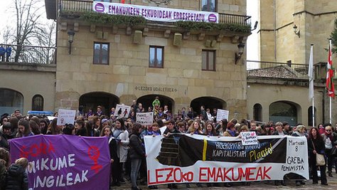 Martxoak 8an emakumeek planto egin zuten Lezon