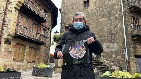 El alcalde de Lezo con la fotografía ganadora
