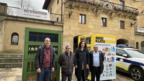 Josean Sánchez (concejal de Medio Ambiente del Ayuntamiento de Lezo), Jesús Mari Martiarena (alcalde de Lezo), Loreto Osa (presidenta de la Mancomunidad San Marcos) y Miguel Angel Sánchez (representante del Ayuntamiento de Lezo en la Mancomunidad de San Marcos) 