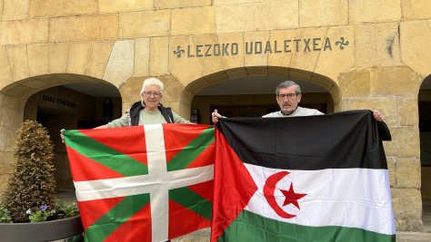 Itziar Goienetxea, asociación Bixi Bixi y Jesús Mari Martiarena, alcalde de Lezo