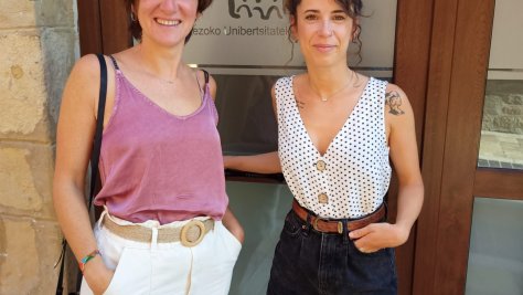 Las concejalas Mireia Kuesta y Eneritz Arruti 