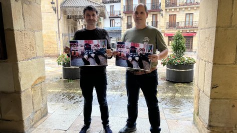 Mikel Arruti, alcalde de Lezo y Ager Arrieta, ganador del concurso fotográfico