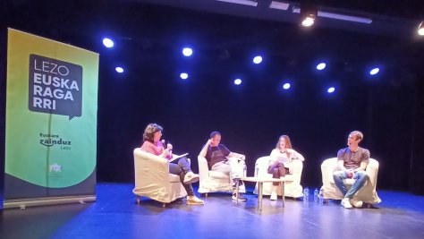 Mahaikideak Gezala auditoriumean