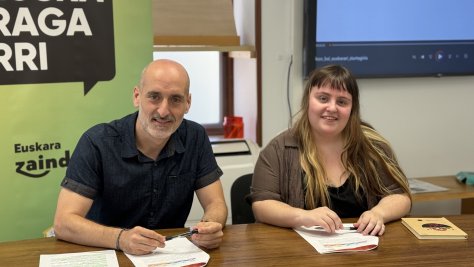 El ayuntamiento y Bai Euskarari han presentado el mapa del euskera de los establecimientos de comercio y hostelería