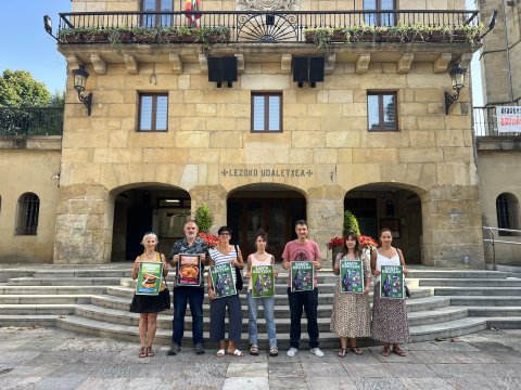 Lurdes Isasi (Gaxuxa) Jon Legorburu, Olatz Errasti (Haurtxo Haur Eskola), Eneritz Arruti, Mikel Arruti, Laura Martinez eta Alaitz de la Maza 