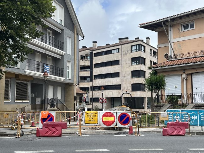  Los garajes de la Plaza Euskal Herria tendrán cortes de agua mañana por la mañana