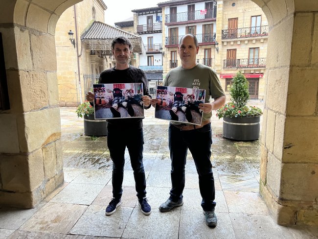 Mikel Arruti, alcalde de Lezo y Ager Arrieta, ganador del concurso fotográfico